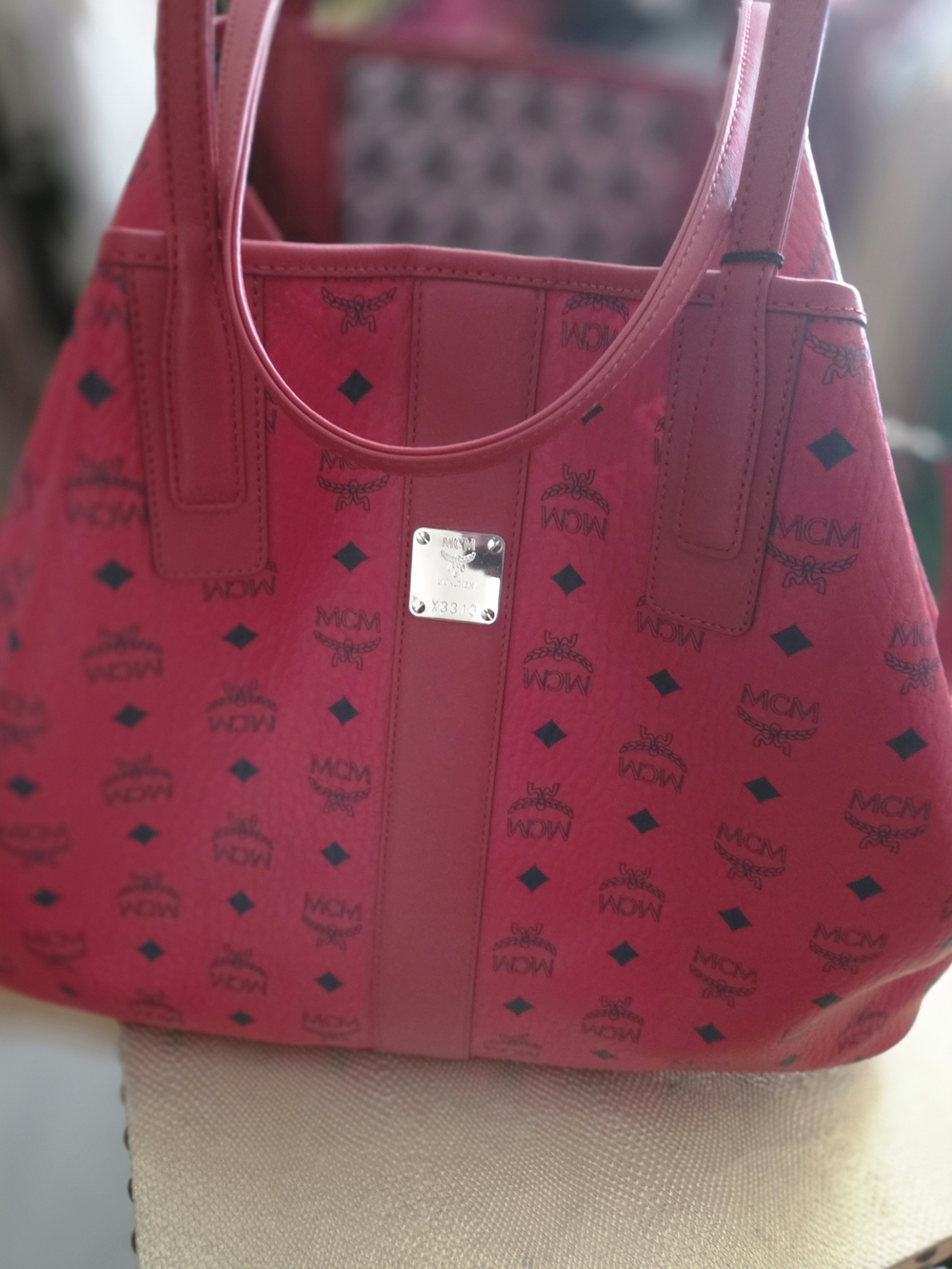 Authentic MCM Large Liz Reversible Shopper w/clutch